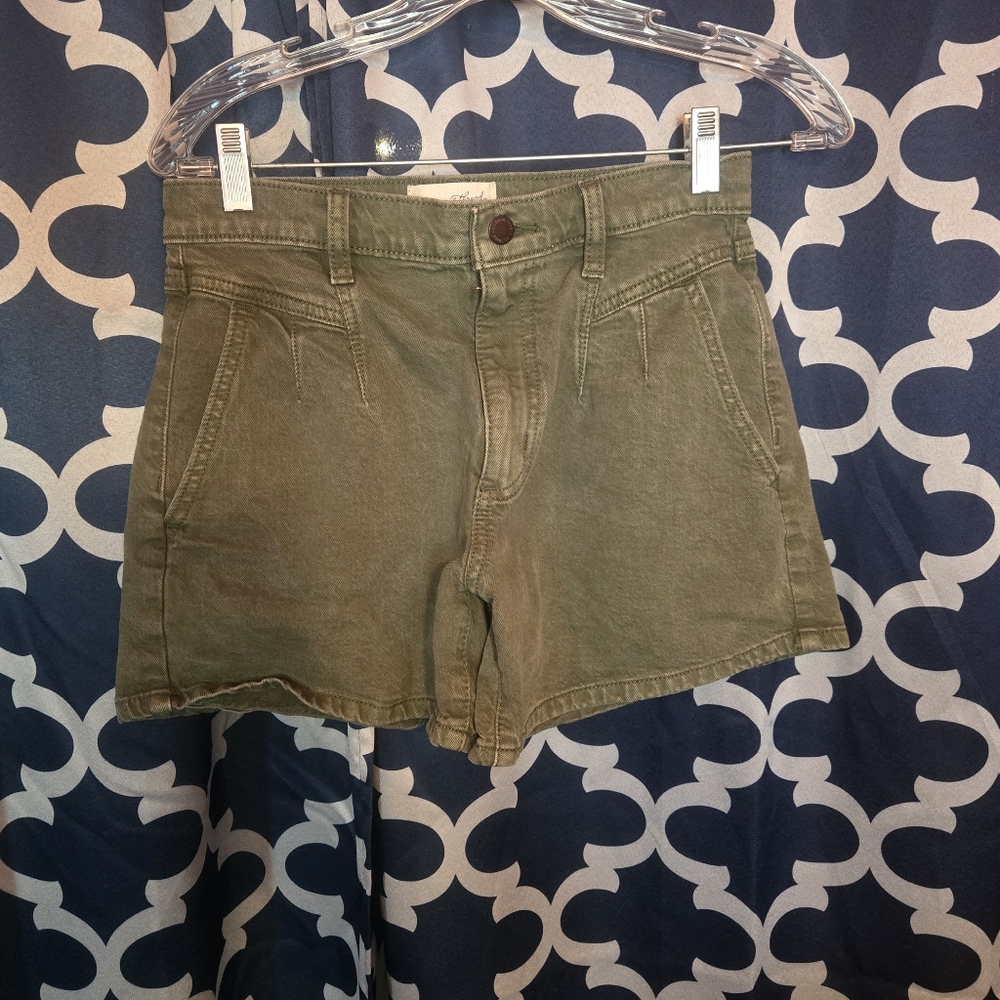 Universal Thread Olive Green Women's Shorts Size 2/26R